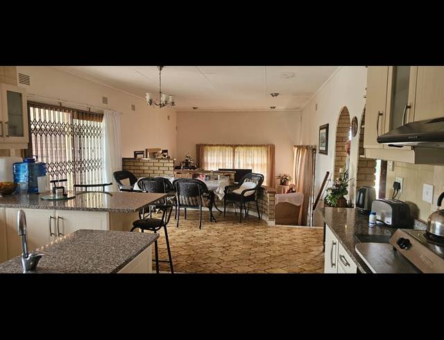 4 BEDROOM HOUSE FOR SALE IN MANABA BEACH